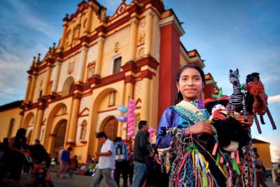 Mexiko bedeutet nicht nur bunte Städte, sondern auch geheimnisvolle Tempelanlagen und weiße Traumstrände.