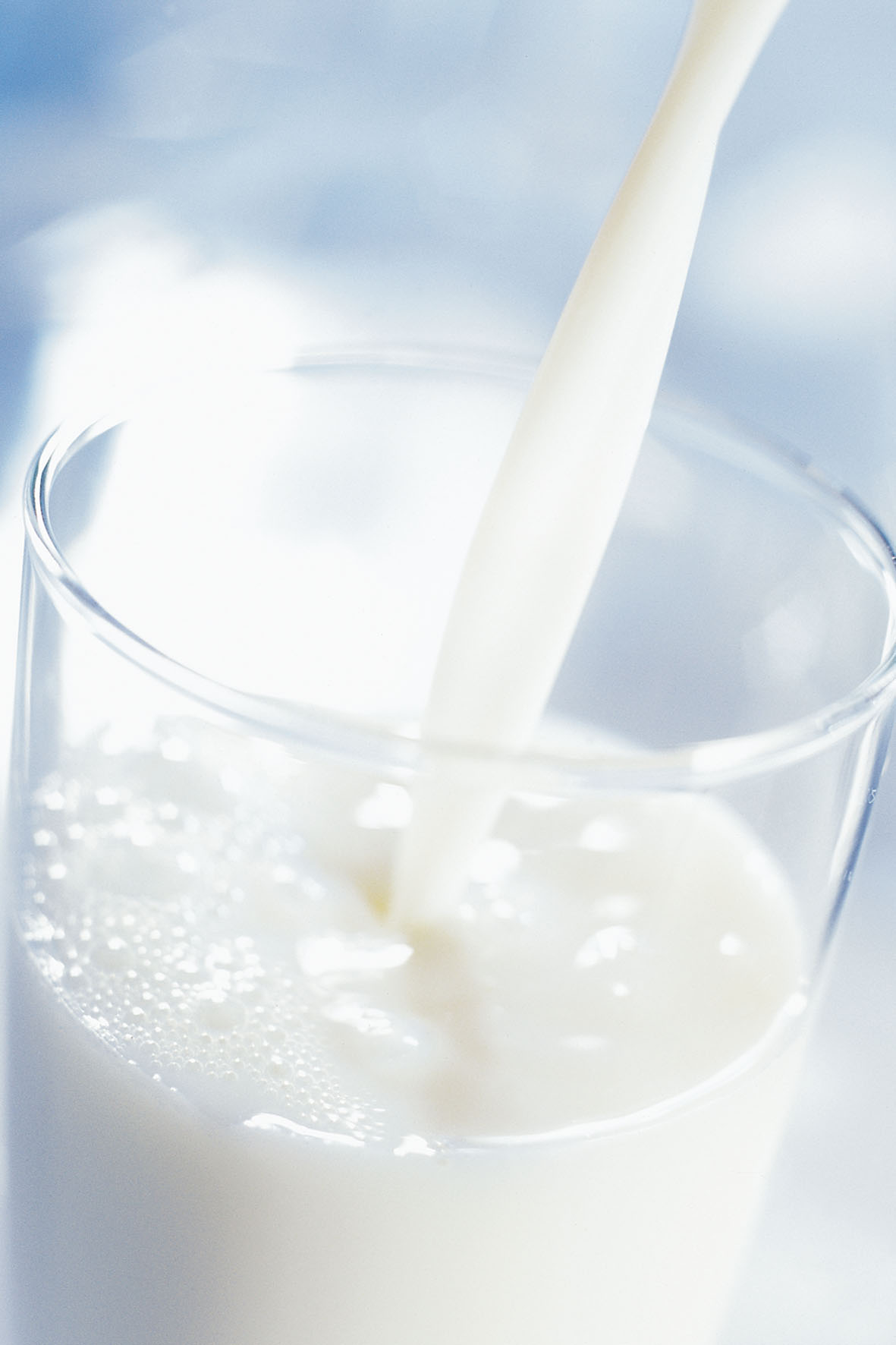 Biomilch wird immer beliebter - kein Wunder, denn Studien belegen gesundheitliche Vorteile gegenüber konventionell erzeugter Milch.
