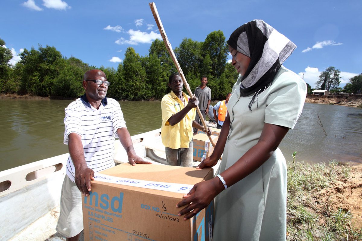 Hilfsprojekt Hilfsorganisationen, staatliche Stellen und Unternehmen verbessern gemeinsam die Logistik, um die afrikanische Landbevölkerung besser zu erreichen.