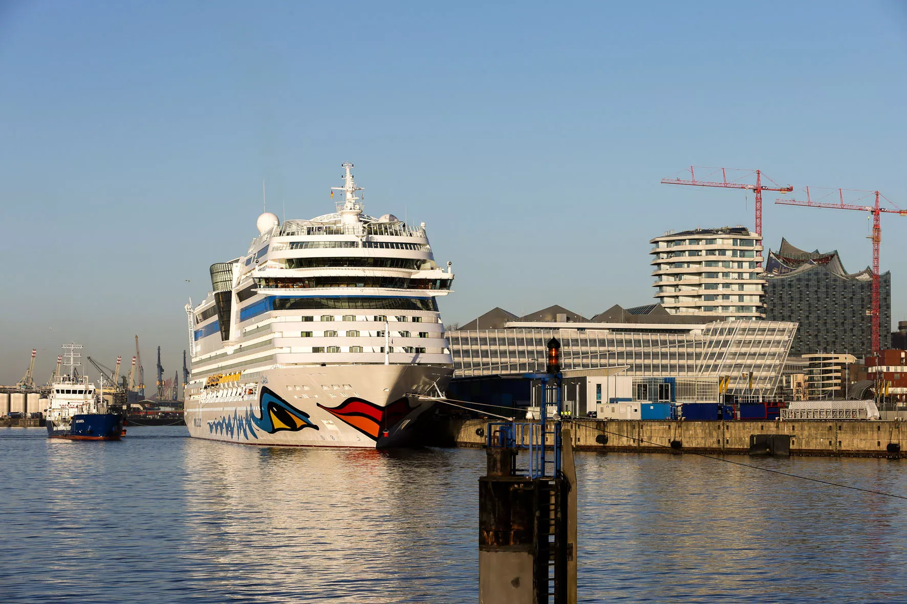 Im Hamburger Hafen startet und endet die siebentägige Kreuzfahrt -Kreuzfahrten mit Wohlfühlprogramm.