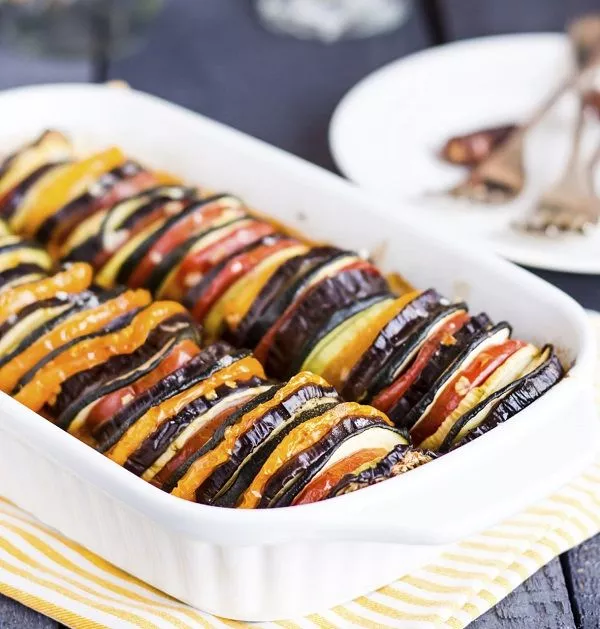 Vegetarier stellen das essen auf fleischlose Kost um Vegan